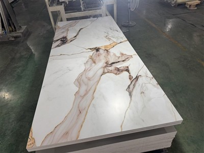 ¿Cómo instalar la hoja de mármol UV en el baño?